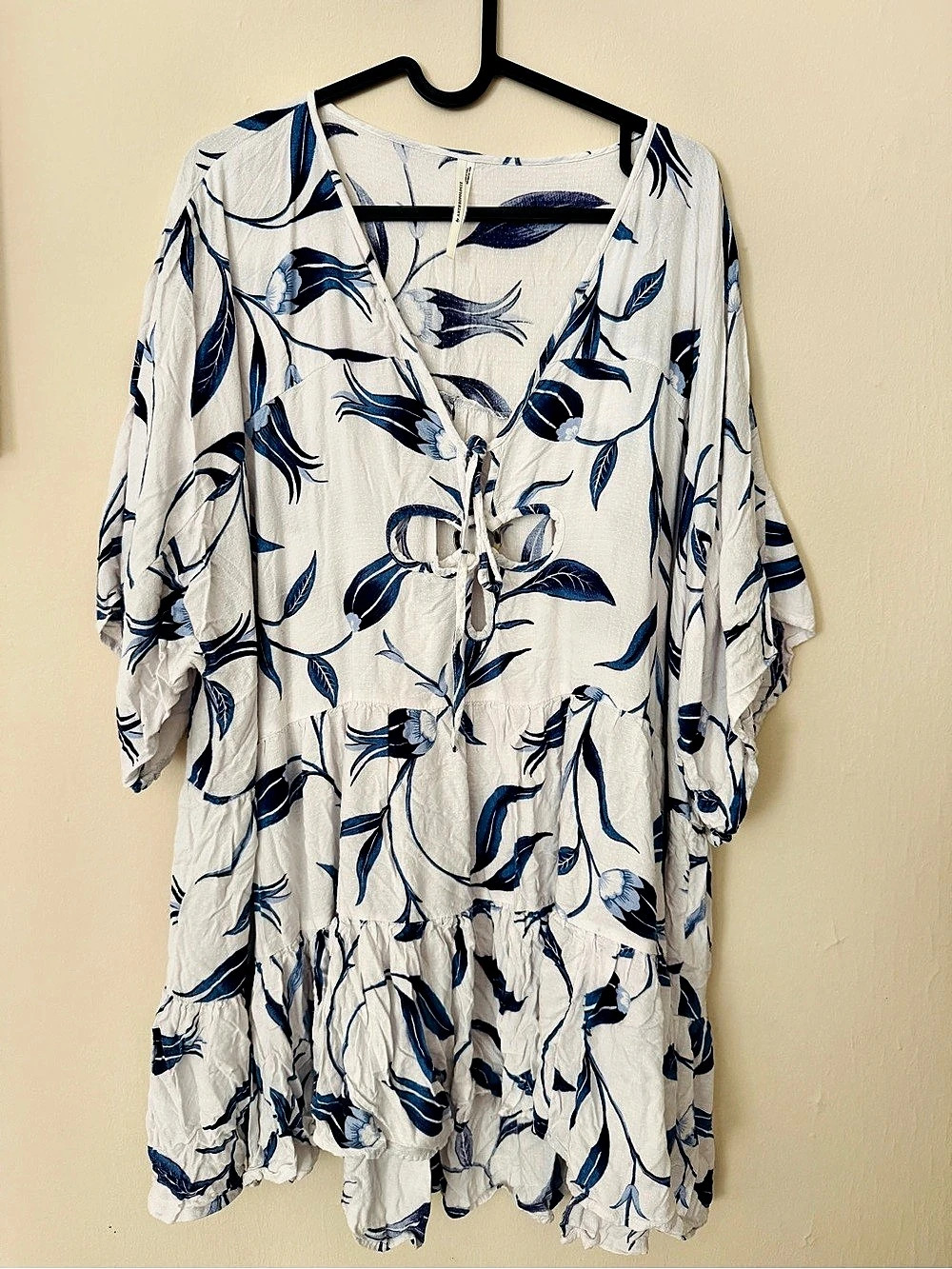 Anthropologie Floral Mini Dress in White & Blue Size Medium